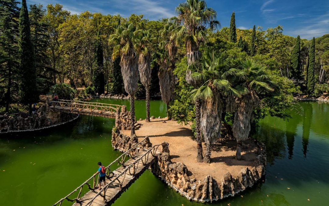 Disfruta de una estancia llena de encanto en Alas Hotel y pasea por el Parc Samà